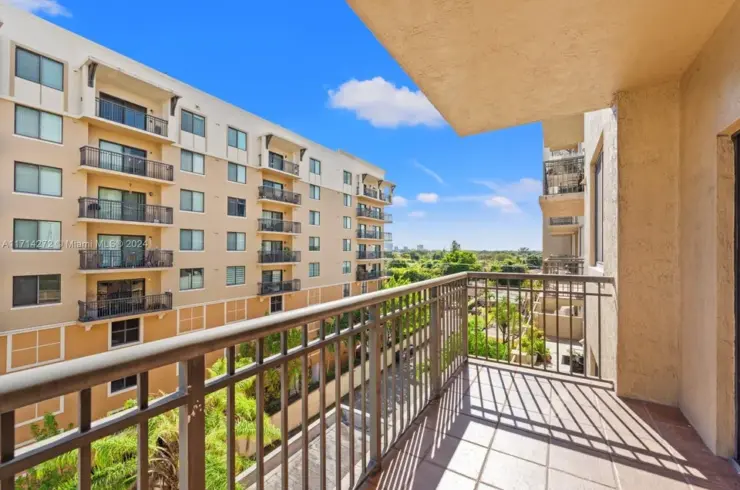 3590 Coral Way Apt 604