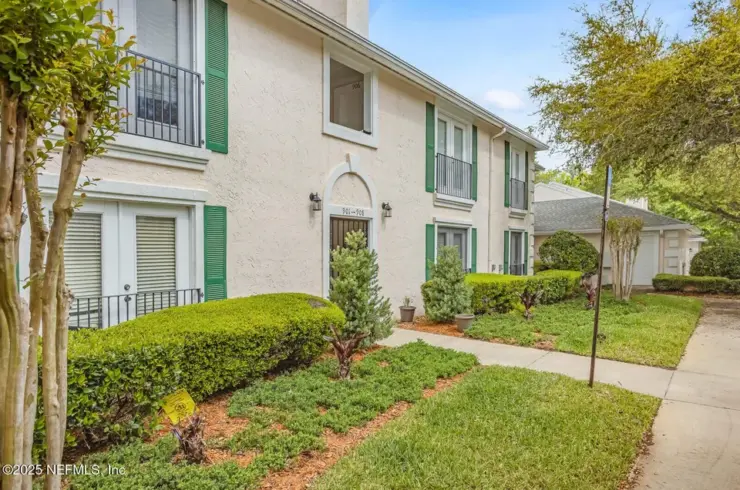 13715 Richmond Dr N Unit 903
