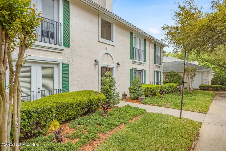 13715 Richmond Dr N Unit 903 13715 Richmond Dr N Unit 903