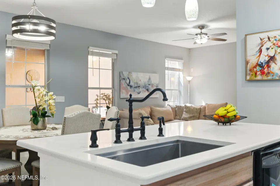 6165 Eclipse Cir 6165 Eclipse Cir