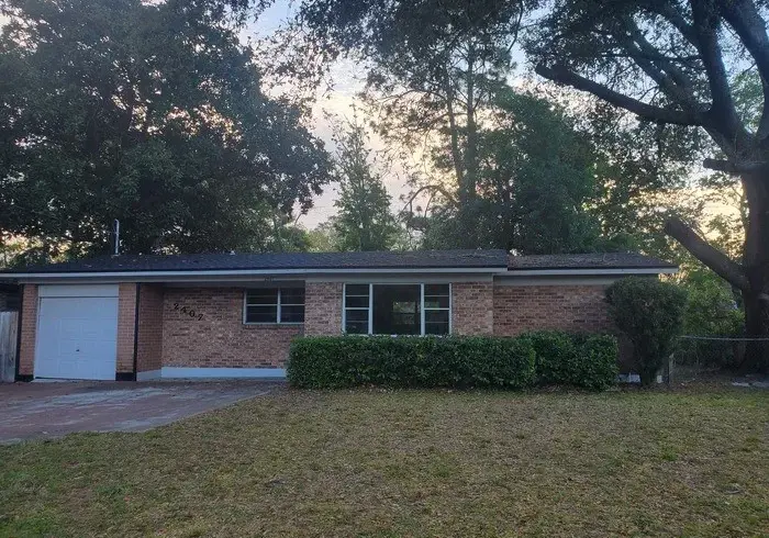 2407 S Mc Carthy Dr