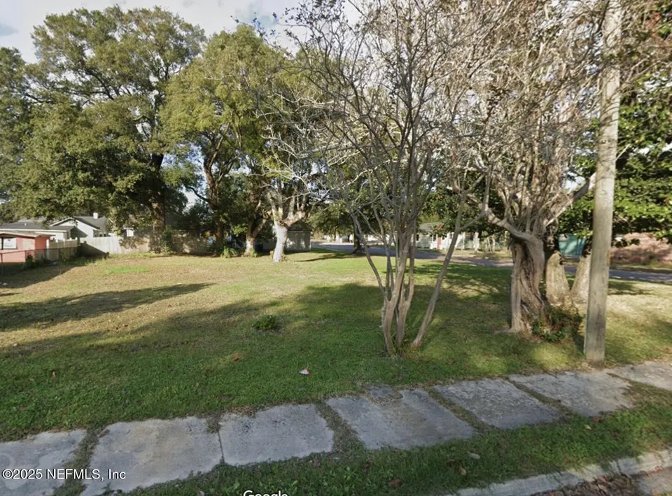 2311 W 11th St 2311 W 11th St