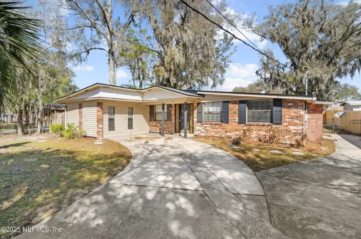 7653 Rolling Hills Dr
