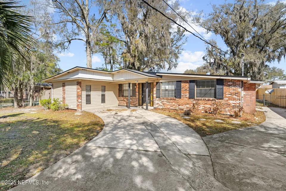 7653 Rolling Hills Dr 7653 Rolling Hills Dr