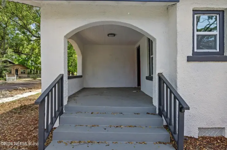 678 Linwood Ave