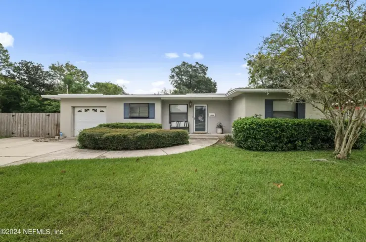 6104 Robbins Cir S