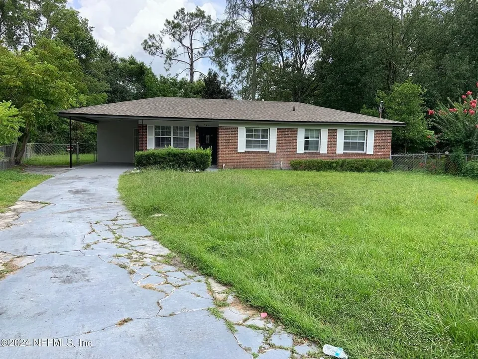 7401 Jade Dr N 7401 Jade Dr N