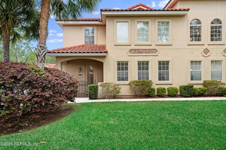 3852 Lavista Cir
