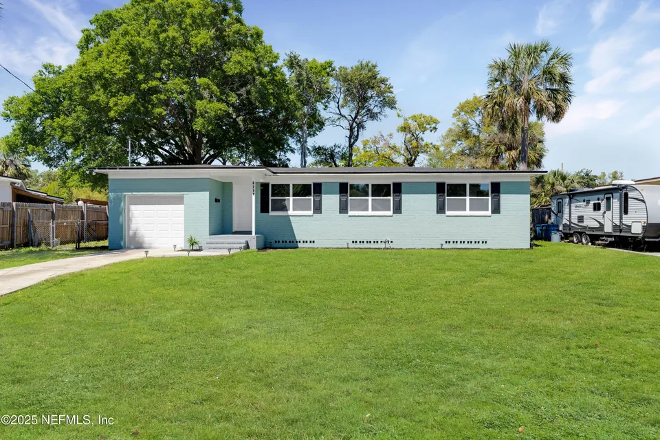 6211 Round Oak Ln 6211 Round Oak Ln