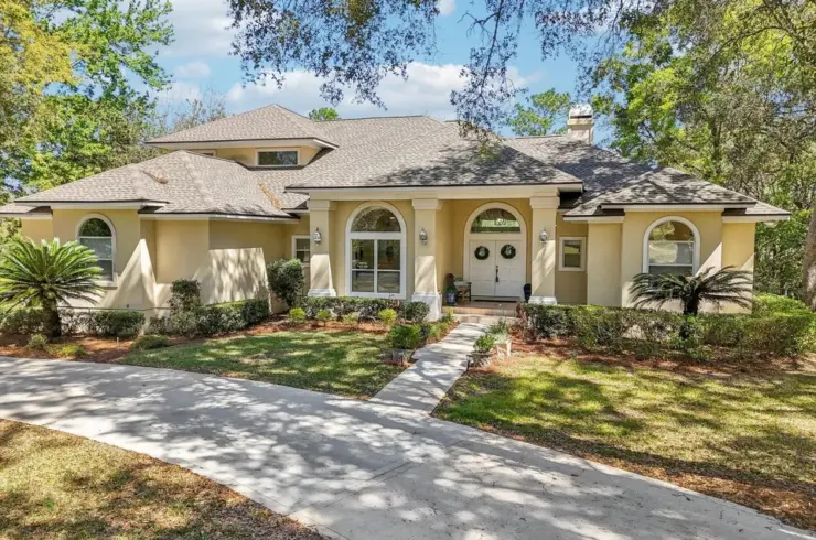 3513 Shinnecock Ln