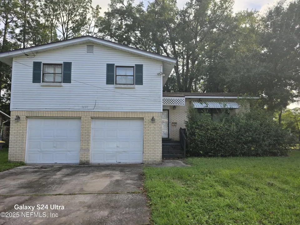 5226 Dostie Dr S 5226 Dostie Dr S