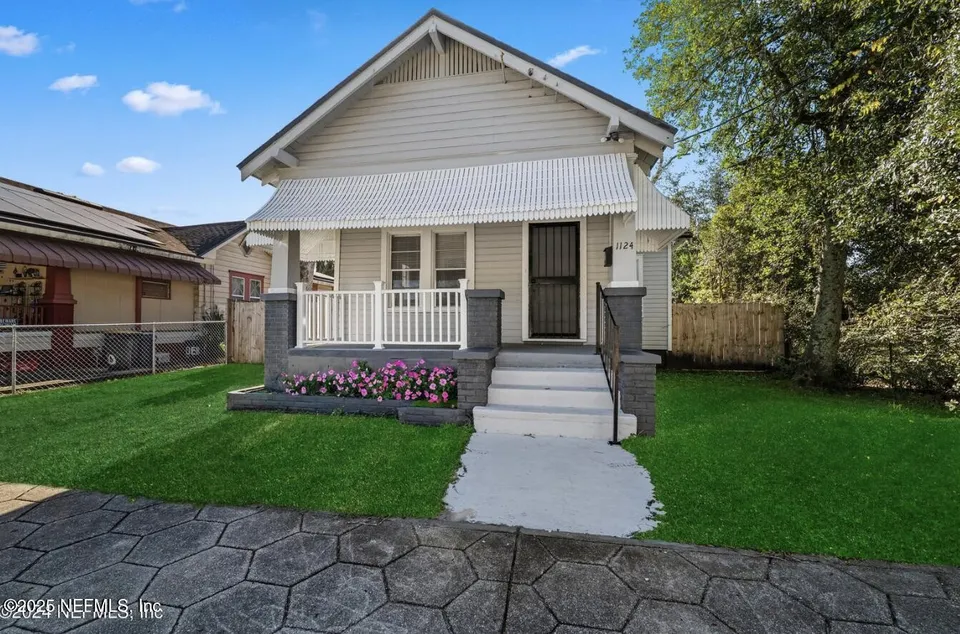 1124 E 14th St 1124 E 14th St