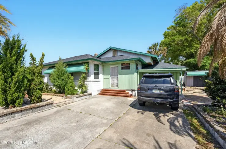 805 Garth Ave