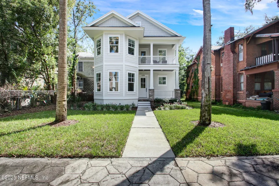 426 E 5th St 426 E 5th St