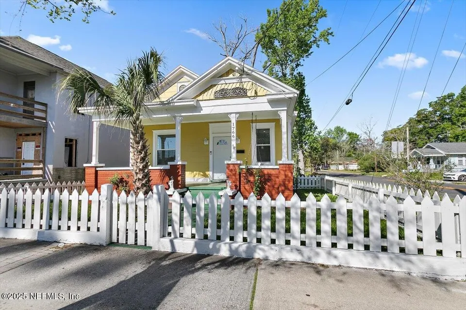 1766 Myrtle Ave N 1766 Myrtle Ave N