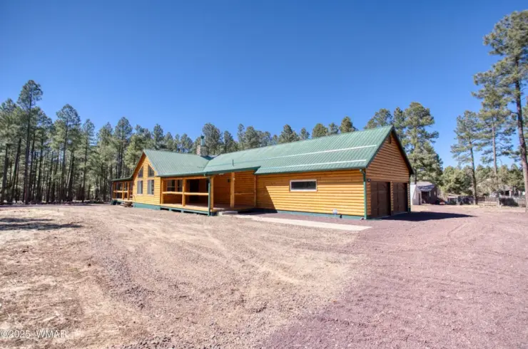 9222 Holly Ln