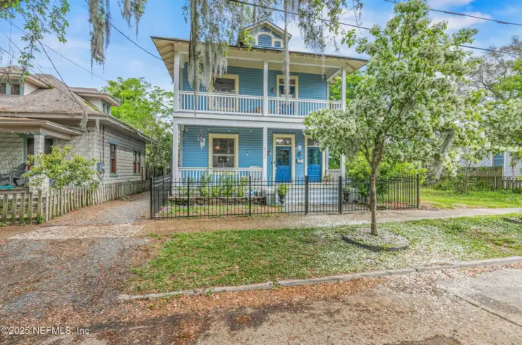 423 Walnut Ct