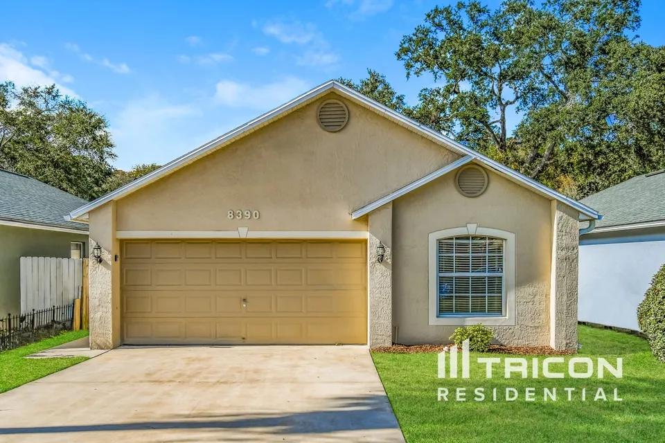 8390 Oak Crossing Dr W 8390 Oak Crossing Dr W
