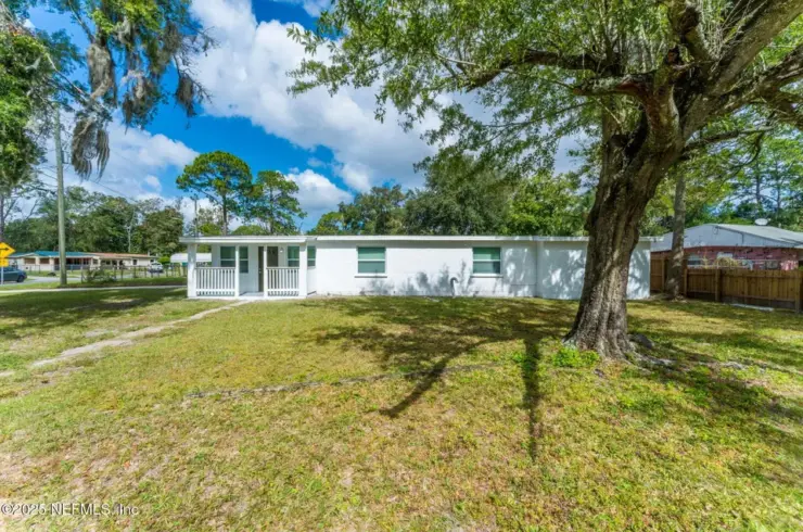 6109 Carnation Rd
