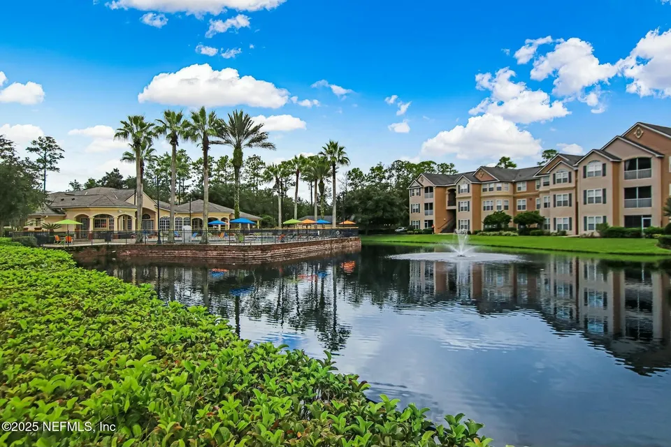 13810 Sutton Dr N Unit 211 13810 Sutton Dr N Unit 211