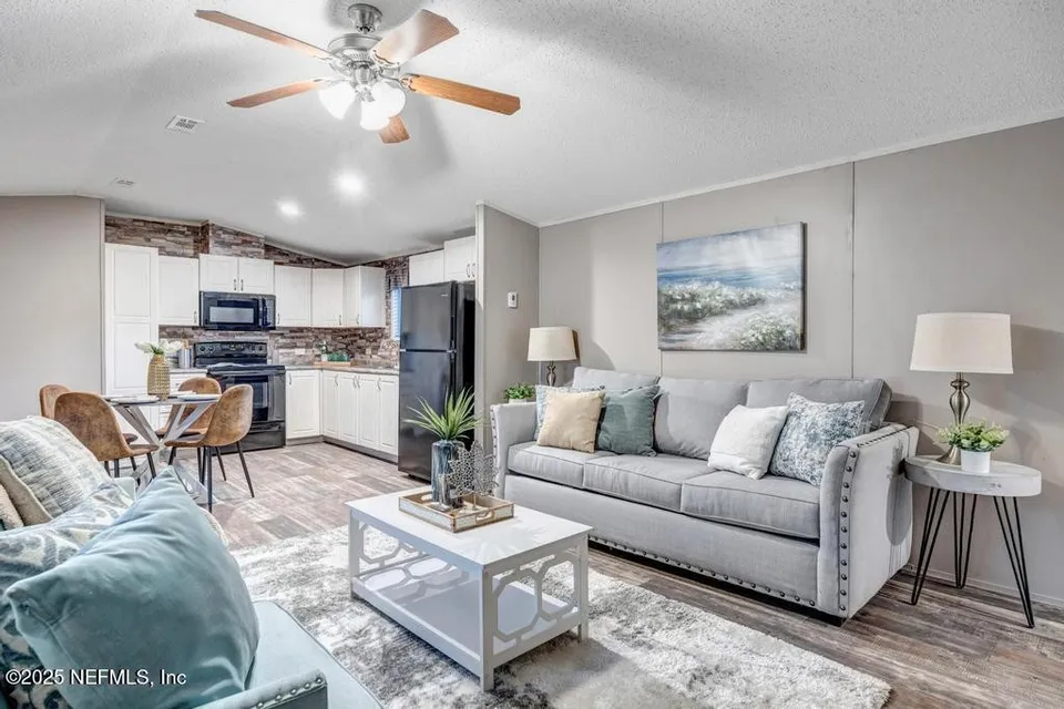13152 Cole Ct 13152 Cole Ct