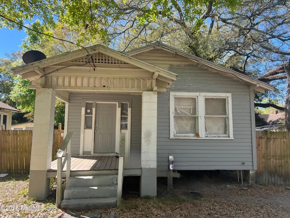 1230 E 15th St 1230 E 15th St