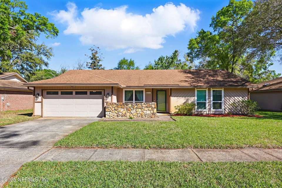 4275 Tanglewilde Dr S 4275 Tanglewilde Dr S