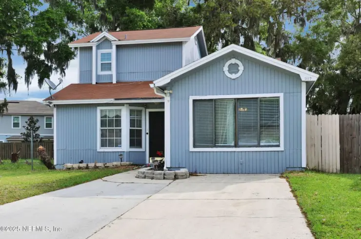 217 Aquarius Cir N