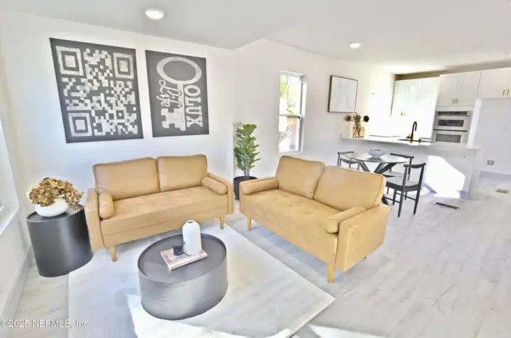 2477 Robert St