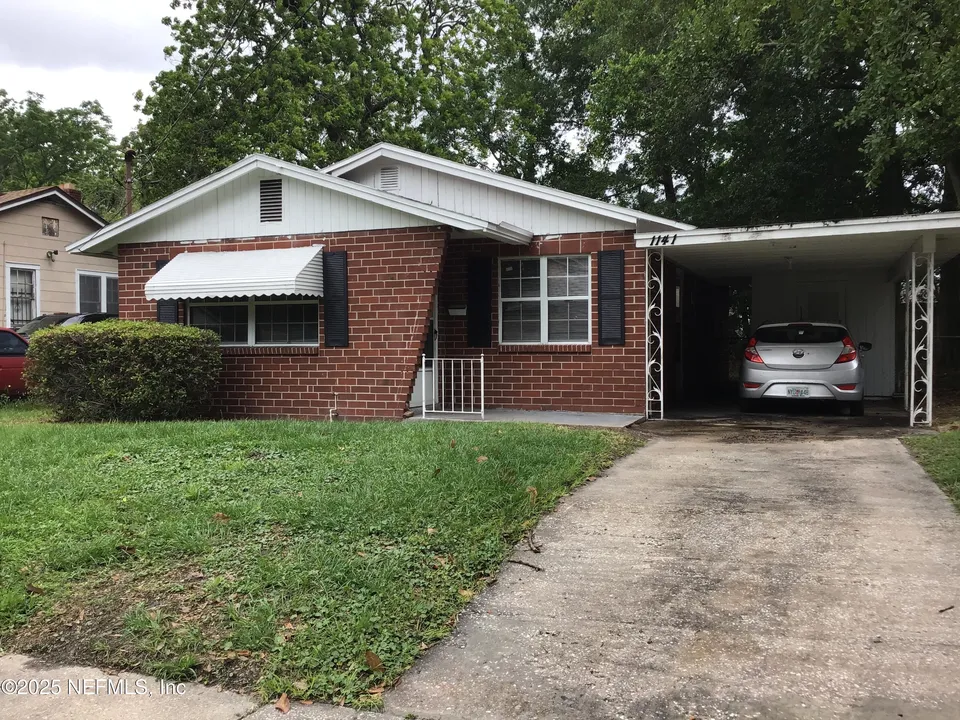 1141 W 12th St 1141 W 12th St