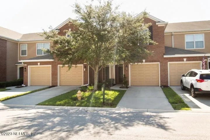 4243 Highwood Dr