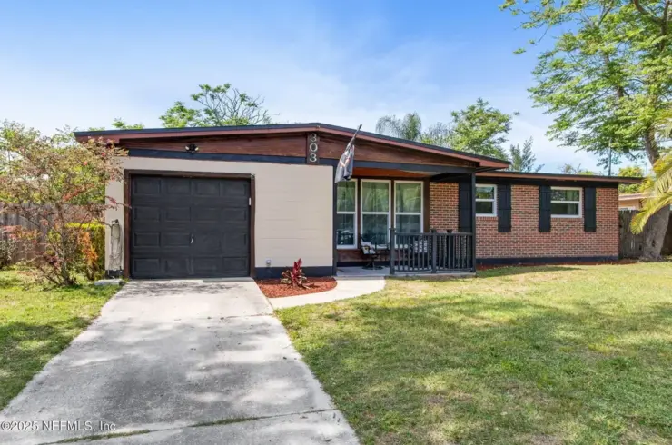 303 Rio Rd