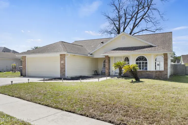 1534 E Mountain Lake Dr