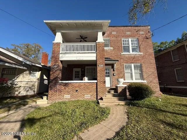 2739 Herschel St