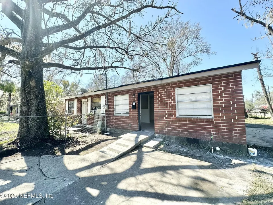 3638 Lionell St 3638 Lionell St