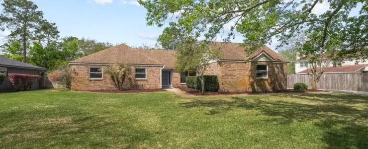2270 The Woods Dr E
