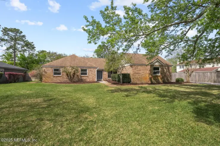 2270 The Woods Dr E