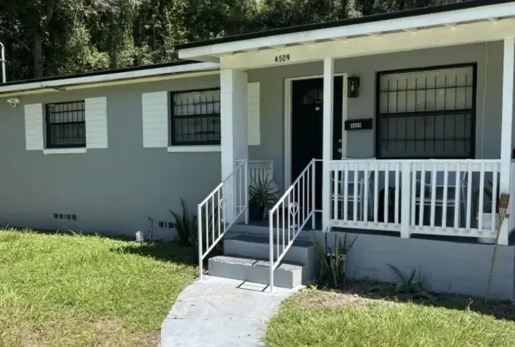 4509 Detaille Dr