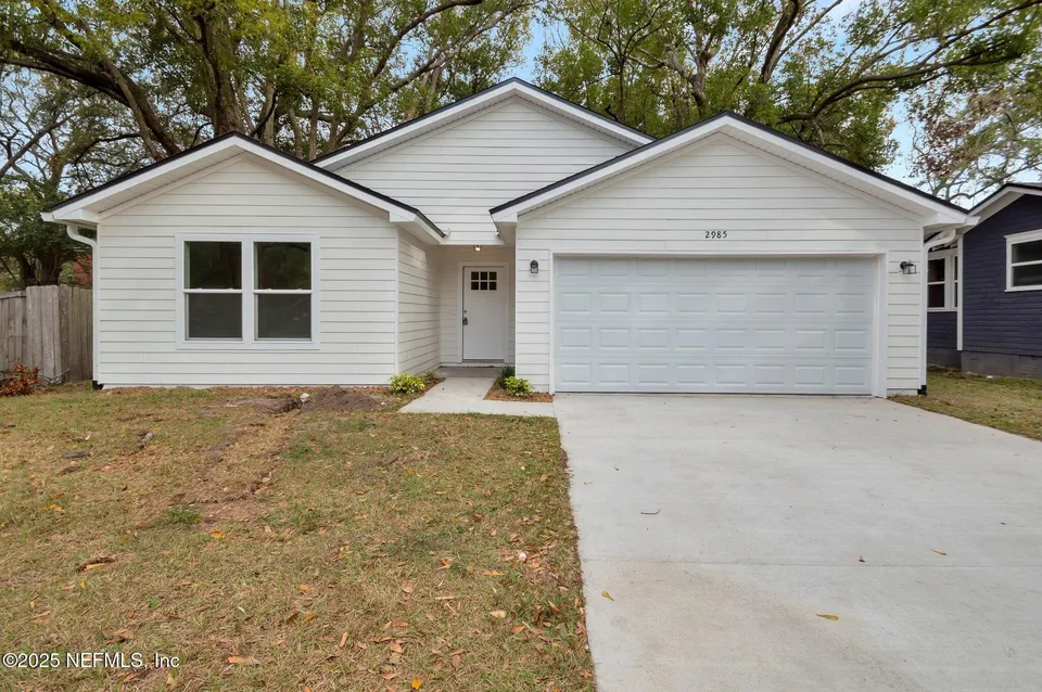 2985 Myra St 2985 Myra St