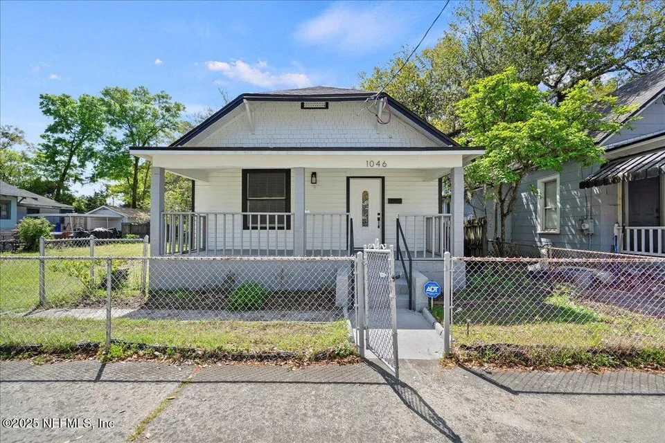 1046 E 13th St 1046 E 13th St