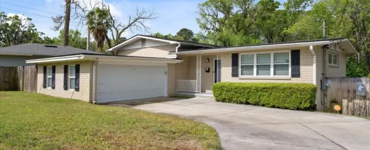 3546 Edgewater Dr
