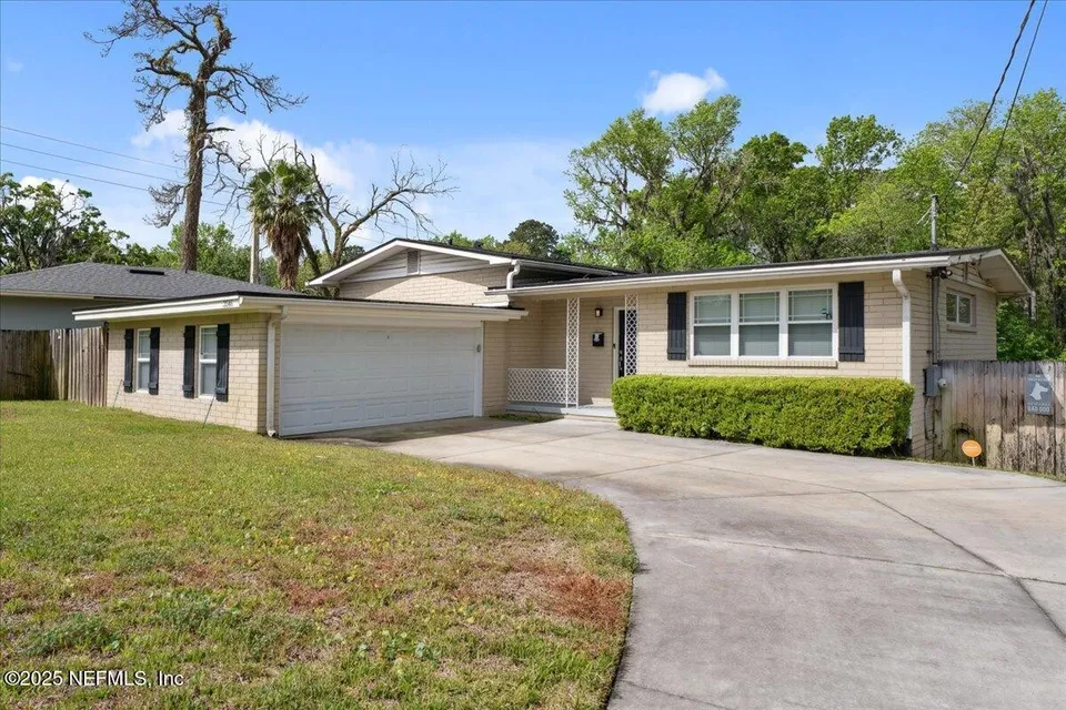 3546 Edgewater Dr 3546 Edgewater Dr