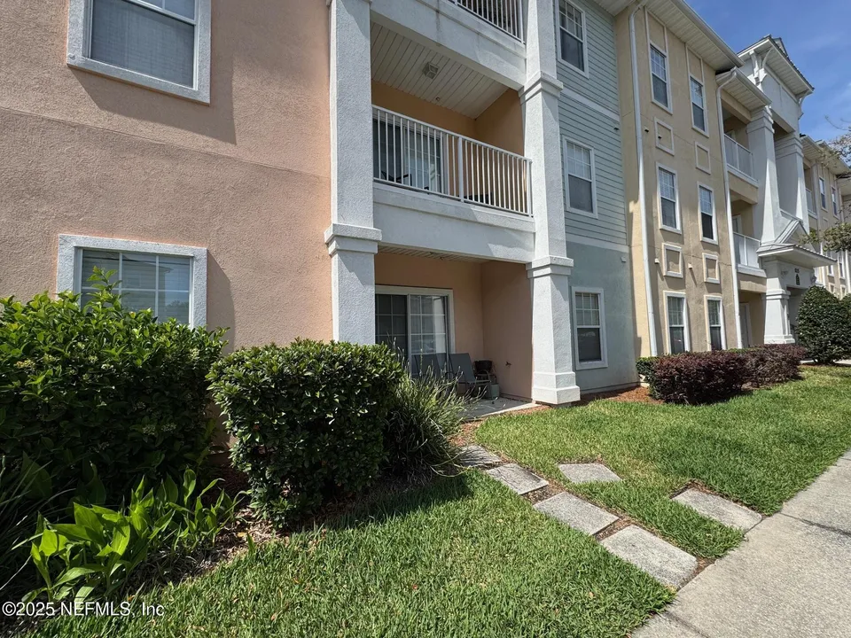 8215 Green Parrot Rd Unit 107 8215 Green Parrot Rd Unit 107