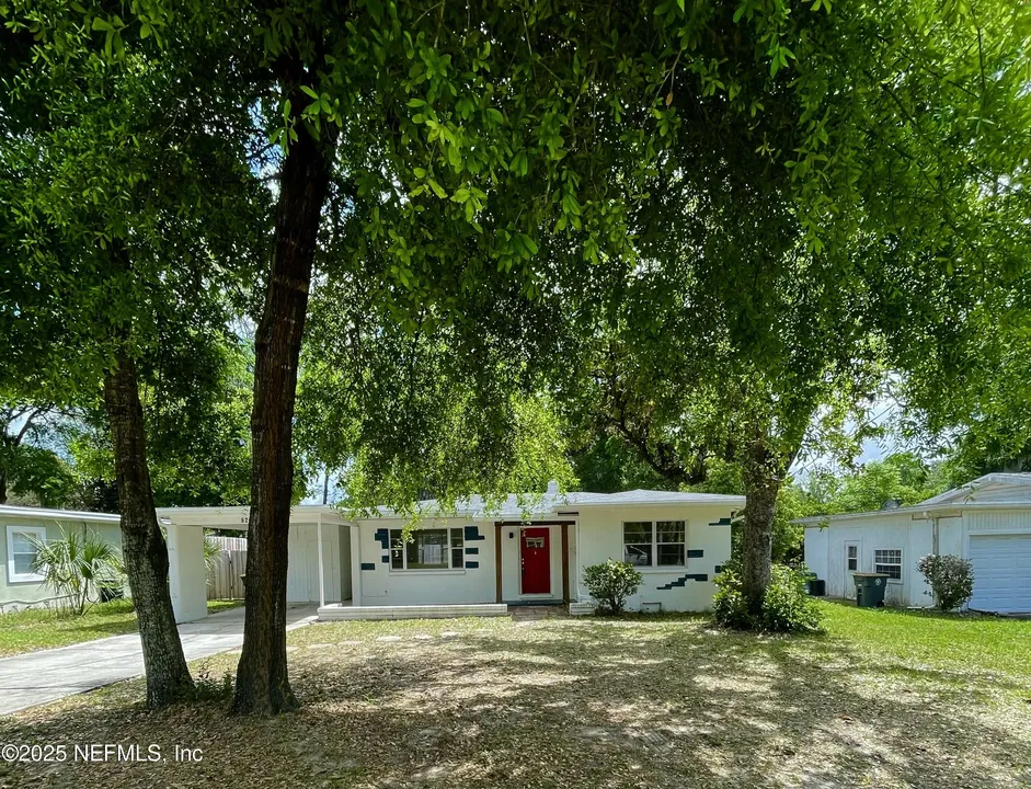 6235 Mercer Cir E 6235 Mercer Cir E