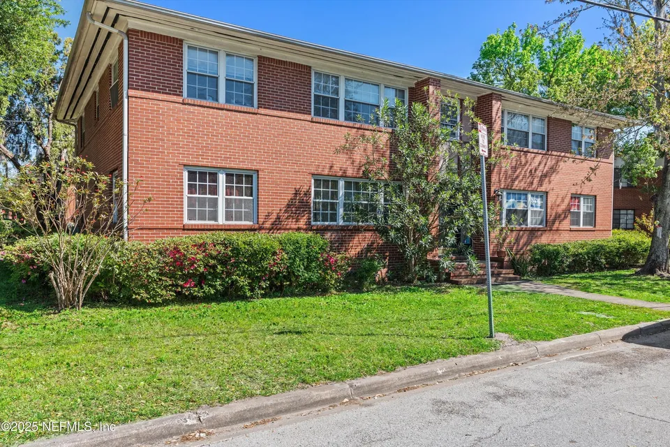 3040 Walton St 3040 Walton St