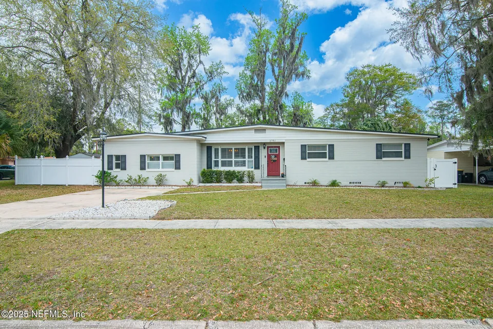 2751 Emily Ln 2751 Emily Ln