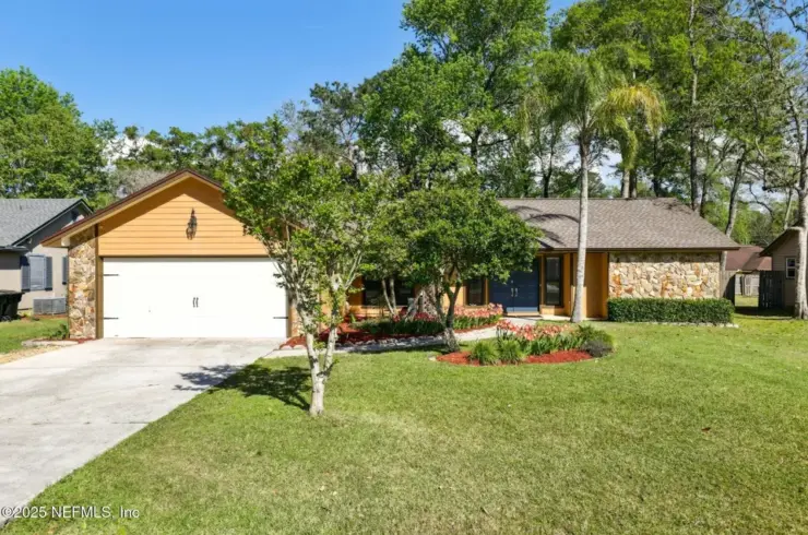 6121 Island Forest Dr