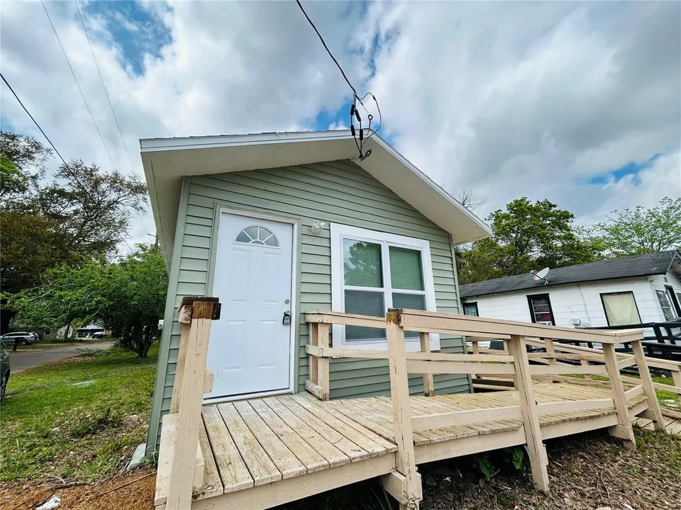 1402 Powhattan St 1402 Powhattan St