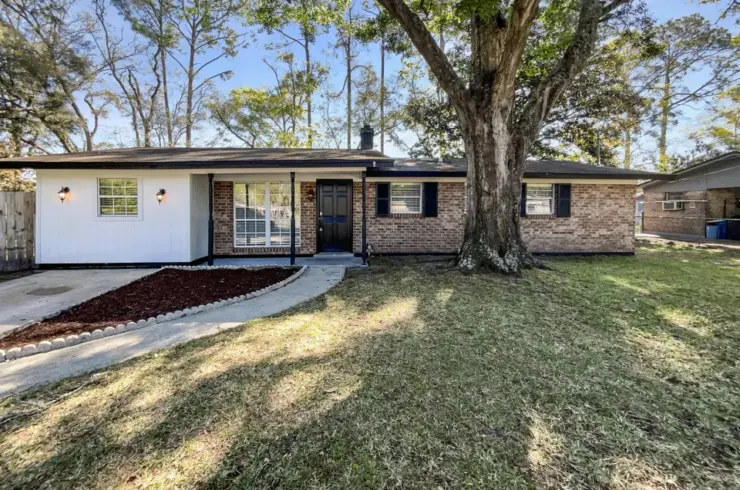4107 Sharbeth Dr E