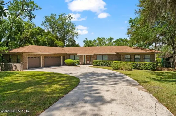 1704 Memory Ln